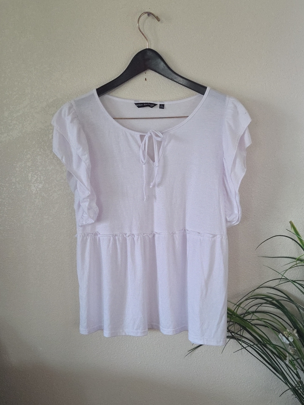 Unique Spectrum White Ruffle Sleeve Tie-Front Top Size Large